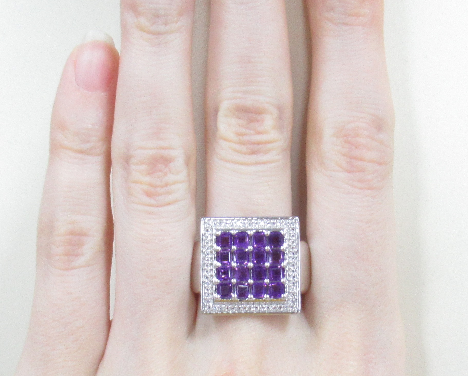 Серебряное кольцо 925 пробы; вставки 16Аметист Африканский 1,56ct;56Топаз белый 0,22ct;